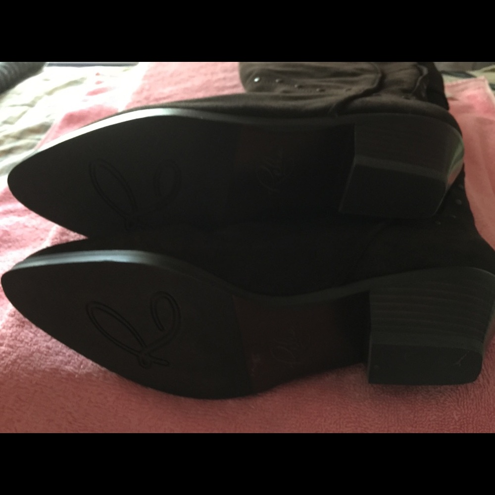 Boots - Picture 3 of 3